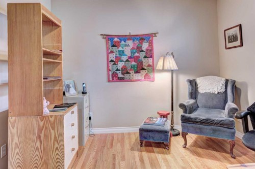 73 Cresthaven View Sw, Calgary, AB - Indoor Photo Showing Other Room