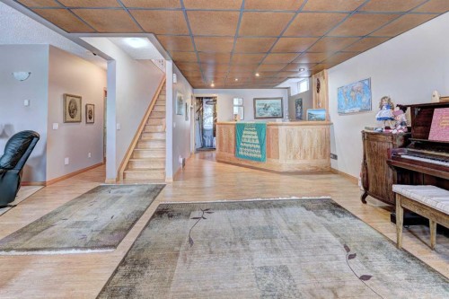 73 Cresthaven View Sw, Calgary, AB - Indoor Photo Showing Other Room