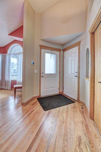 73 Cresthaven View Sw, Calgary, AB - Indoor Photo Showing Other Room