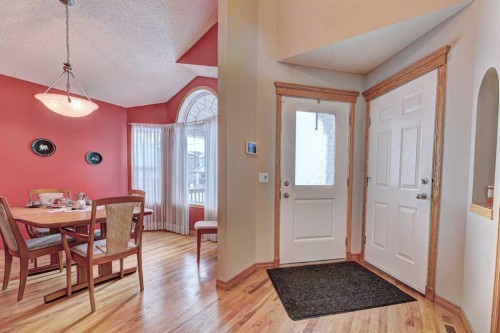 73 Cresthaven View Sw, Calgary, AB - Indoor Photo Showing Other Room