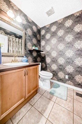 127 Covepark Green Ne, Calgary, AB - Indoor Photo Showing Bathroom