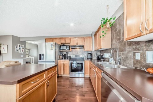 127 Covepark Green Ne, Calgary, AB - Indoor Photo Showing Kitchen