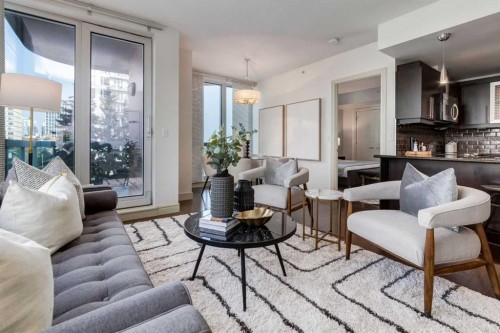 500-817 15 Avenue Sw, Calgary, AB - Indoor Photo Showing Living Room