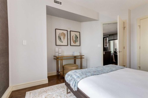 500-817 15 Avenue Sw, Calgary, AB - Indoor Photo Showing Bedroom