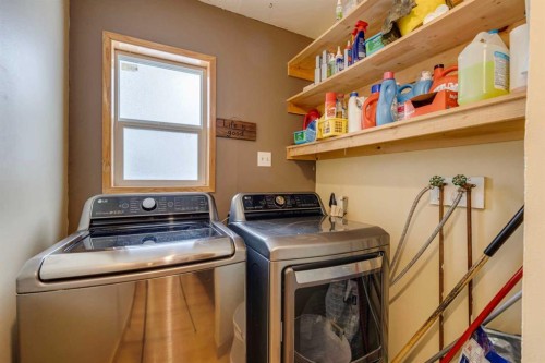 51 Manyhorses Drive, Rural Rocky View County, AB - Indoor Photo Showing Laundry Room