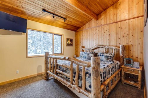 51 Manyhorses Drive, Rural Rocky View County, AB - Indoor Photo Showing Bedroom