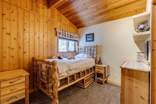 51 Manyhorses Drive, Rural Rocky View County, AB - Indoor Photo Showing Bedroom