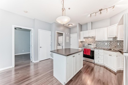 209-1000 Applevillage Court Se, Calgary, AB - Indoor Photo Showing Kitchen With Upgraded Kitchen