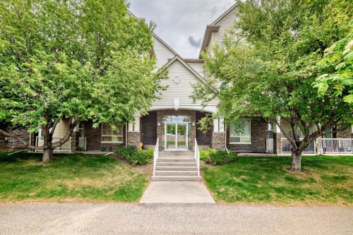 209-1000 Applevillage Court Se, Calgary, AB - Outdoor