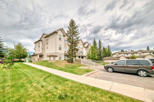 209-1000 Applevillage Court Se, Calgary, AB - Outdoor