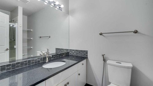 3667 Sierra Morena Road Sw, Calgary, AB - Indoor Photo Showing Bathroom