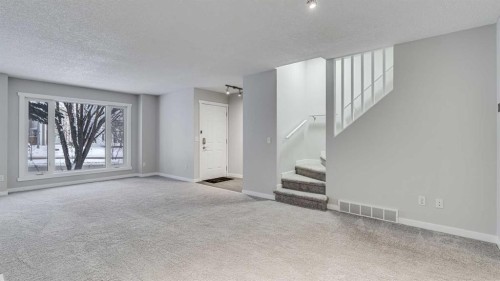 3667 Sierra Morena Road Sw, Calgary, AB - Indoor Photo Showing Other Room