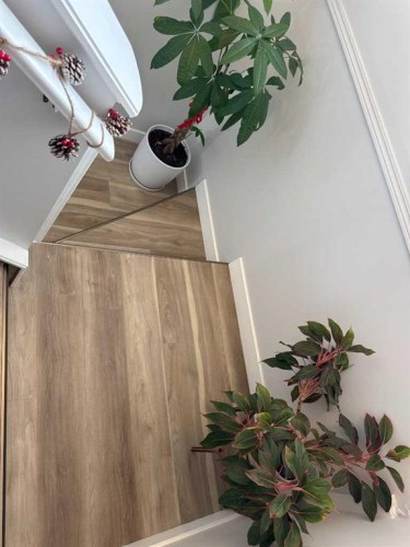 8-304 Ross Avenue, Cochrane, AB - Indoor Photo Showing Other Room