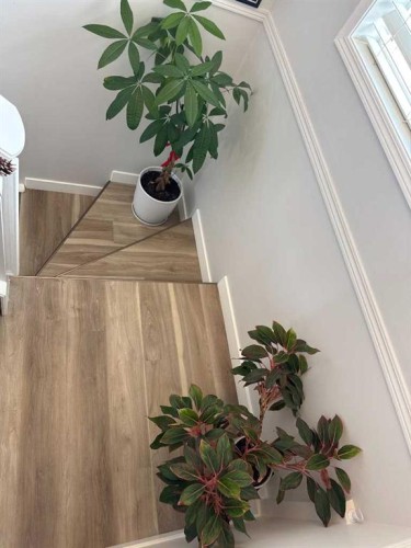 8-304 Ross Avenue, Cochrane, AB - Indoor Photo Showing Other Room