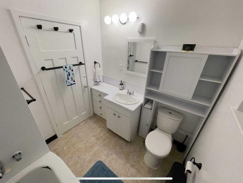 2111 19 Street, Nanton, AB - Indoor Photo Showing Bathroom