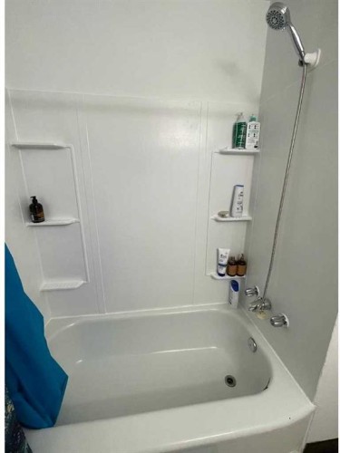 2111 19 Street, Nanton, AB - Indoor Photo Showing Bathroom