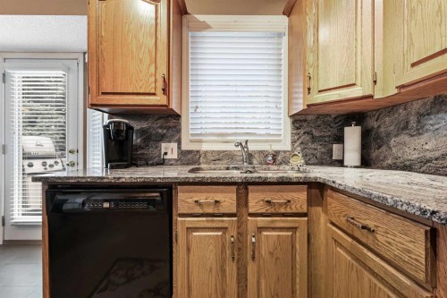 1208 Sunvista Way Se, Calgary, AB - Indoor Photo Showing Kitchen