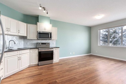 316-43 Sunrise Loop Se, High River, AB - Indoor Photo Showing Kitchen