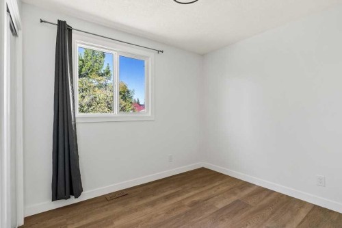 856 Rundlecairn Way Ne, Calgary, AB - Indoor Photo Showing Other Room
