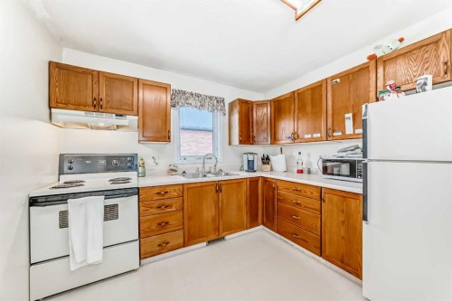 220 Haskayne Avenue, Gleichen, AB - Indoor Photo Showing Kitchen With Double Sink