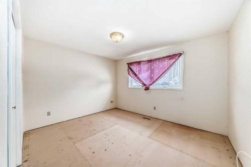 220 Haskayne Avenue, Gleichen, AB - Indoor Photo Showing Other Room