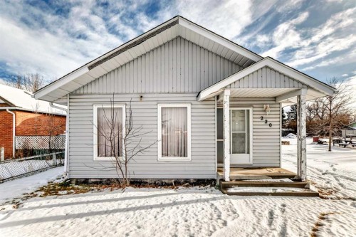 220 Haskayne Avenue, Gleichen, AB - Outdoor