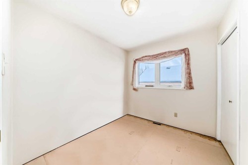 220 Haskayne Avenue, Gleichen, AB - Indoor Photo Showing Other Room