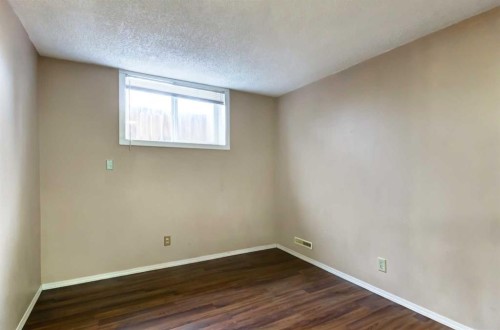 708 Sacramento Place Sw, Calgary, AB - Indoor Photo Showing Other Room
