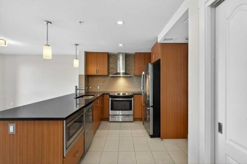 809-303 13 Avenue Sw, Calgary, AB - Indoor Photo Showing Kitchen With Stainless Steel Kitchen
