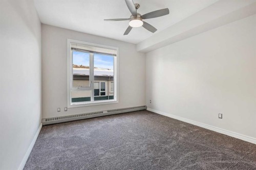 432-3111 34 Avenue Nw, Calgary, AB - Indoor Photo Showing Other Room