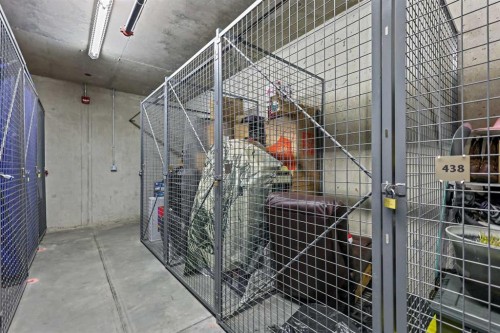 432-3111 34 Avenue Nw, Calgary, AB - Indoor With Storage