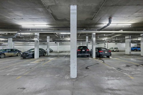 432-3111 34 Avenue Nw, Calgary, AB - Indoor Photo Showing Garage