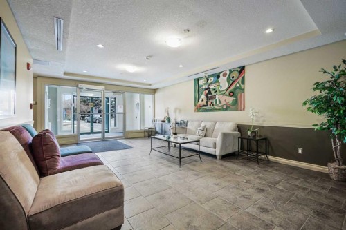 432-3111 34 Avenue Nw, Calgary, AB - Indoor Photo Showing Living Room