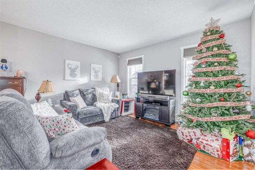 30 Nolanfield Heights Nw, Calgary, AB - Indoor Photo Showing Living Room
