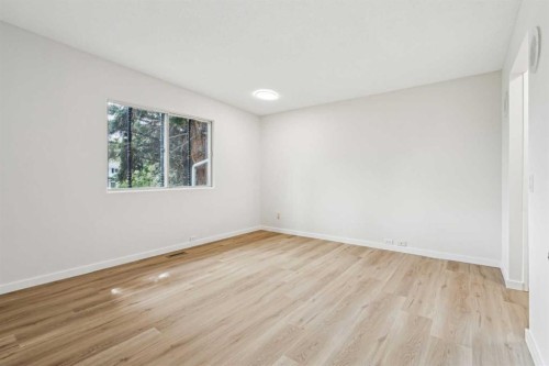 114 Dalgleish Bay Nw, Calgary, AB - Indoor Photo Showing Other Room