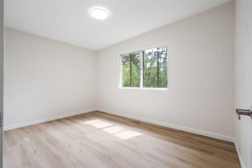 114 Dalgleish Bay Nw, Calgary, AB - Indoor Photo Showing Other Room