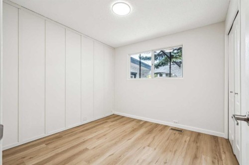 114 Dalgleish Bay Nw, Calgary, AB - Indoor Photo Showing Other Room