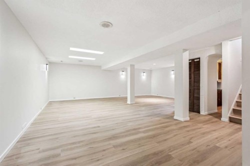114 Dalgleish Bay Nw, Calgary, AB - Indoor Photo Showing Other Room