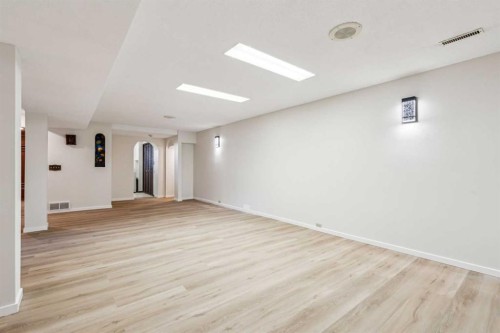 114 Dalgleish Bay Nw, Calgary, AB - Indoor Photo Showing Other Room