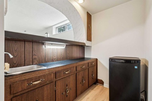 114 Dalgleish Bay Nw, Calgary, AB - Indoor Photo Showing Other Room