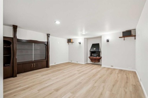 114 Dalgleish Bay Nw, Calgary, AB - Indoor