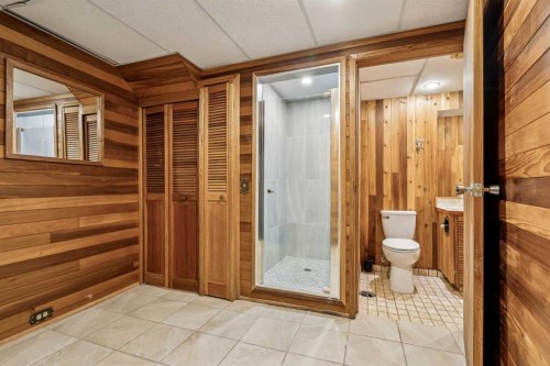 114 Dalgleish Bay Nw, Calgary, AB - Indoor Photo Showing Bathroom