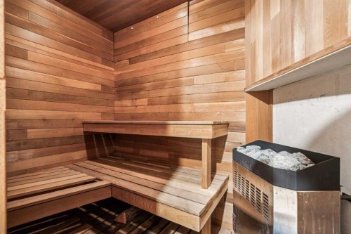 114 Dalgleish Bay Nw, Calgary, AB - Indoor Photo Showing Other Room