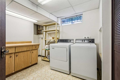 114 Dalgleish Bay Nw, Calgary, AB - Indoor Photo Showing Laundry Room