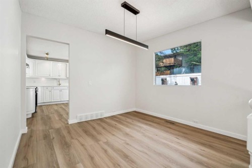 114 Dalgleish Bay Nw, Calgary, AB - Indoor Photo Showing Other Room