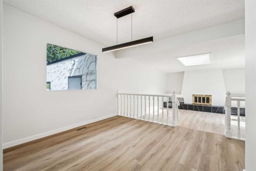 114 Dalgleish Bay Nw, Calgary, AB - Indoor Photo Showing Other Room