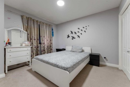 236 Willowmere Way, Chestermere, AB - Indoor Photo Showing Bedroom