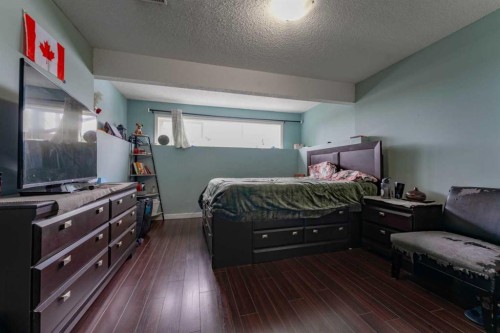 236 Willowmere Way, Chestermere, AB - Indoor Photo Showing Bedroom
