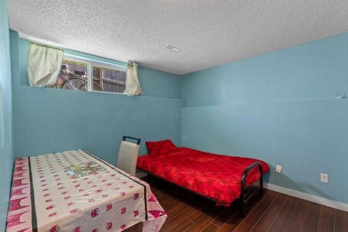 236 Willowmere Way, Chestermere, AB - Indoor Photo Showing Bedroom