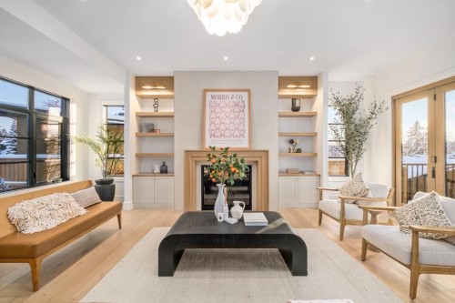 2945 Toronto Crescent Nw, Calgary, AB - Indoor Photo Showing Living Room
